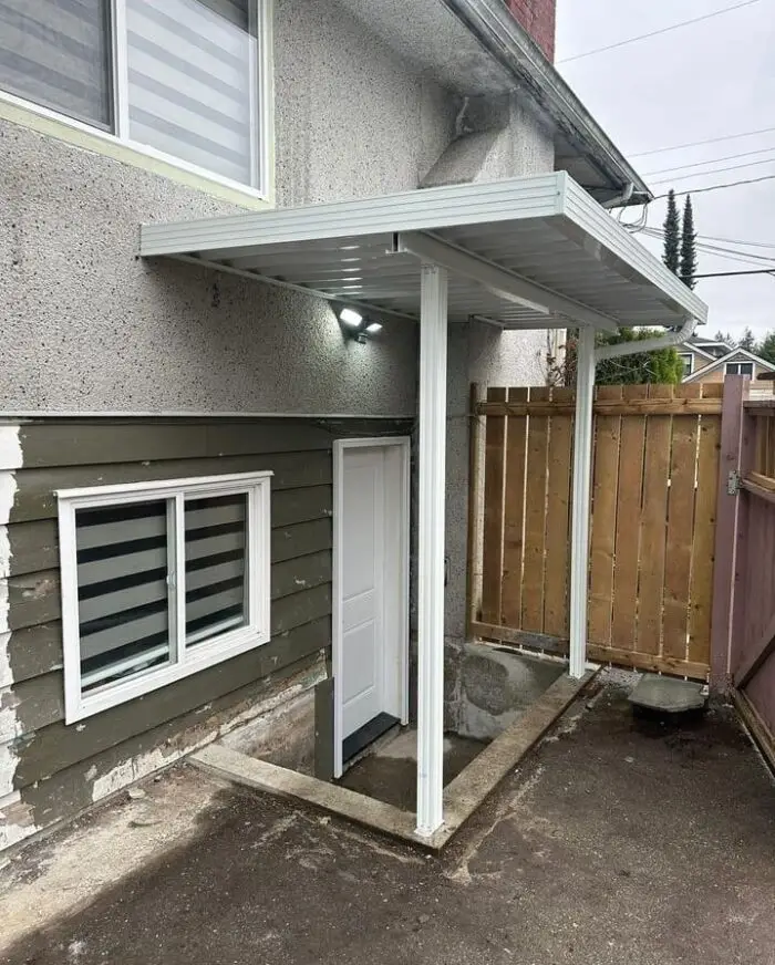 Aluminum patio cover with white frame